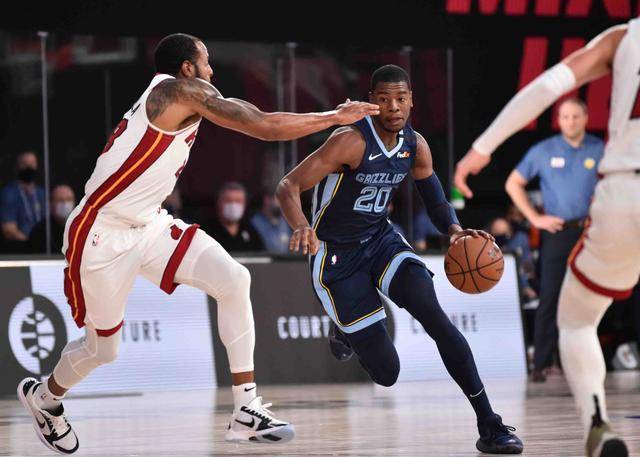 北京队轻取广东队，莫兰特带队取胜