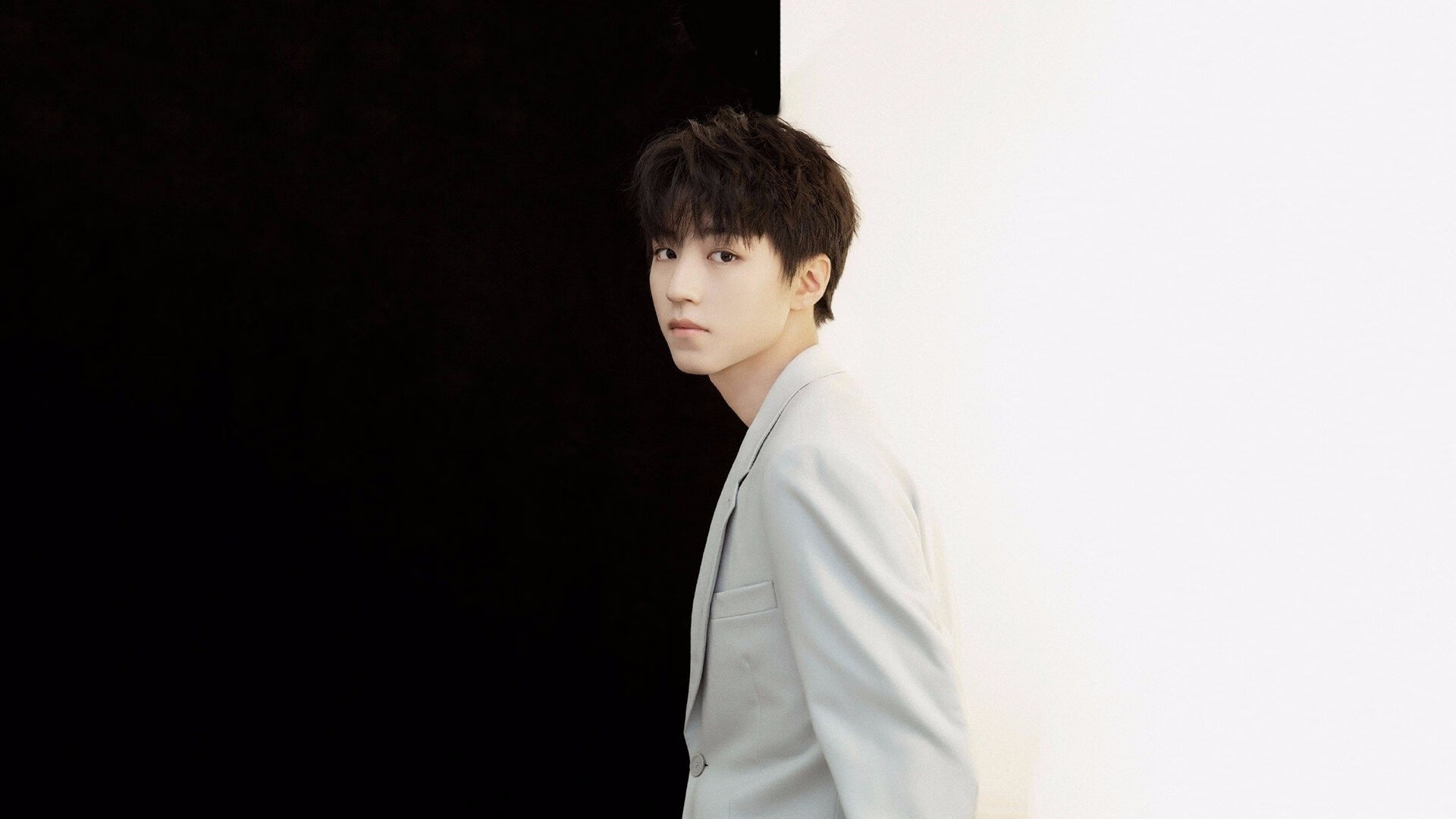 戈贝尔36+19主宰内线却成背景，中国小将三分绝杀震惊NBA